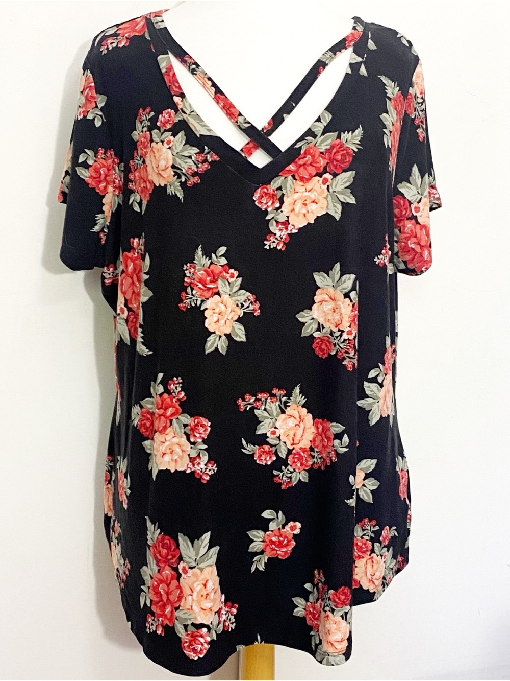 Ultra Flirt Dark Floral Short Sleeve V-Neck Cross Strap Lace Yoke Knit Top 3X